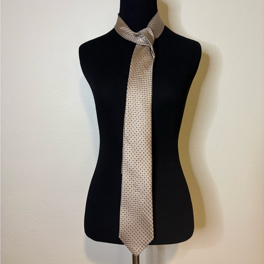 Michael Kors Champagne Navy Blue Patterned Tie 100% Silk